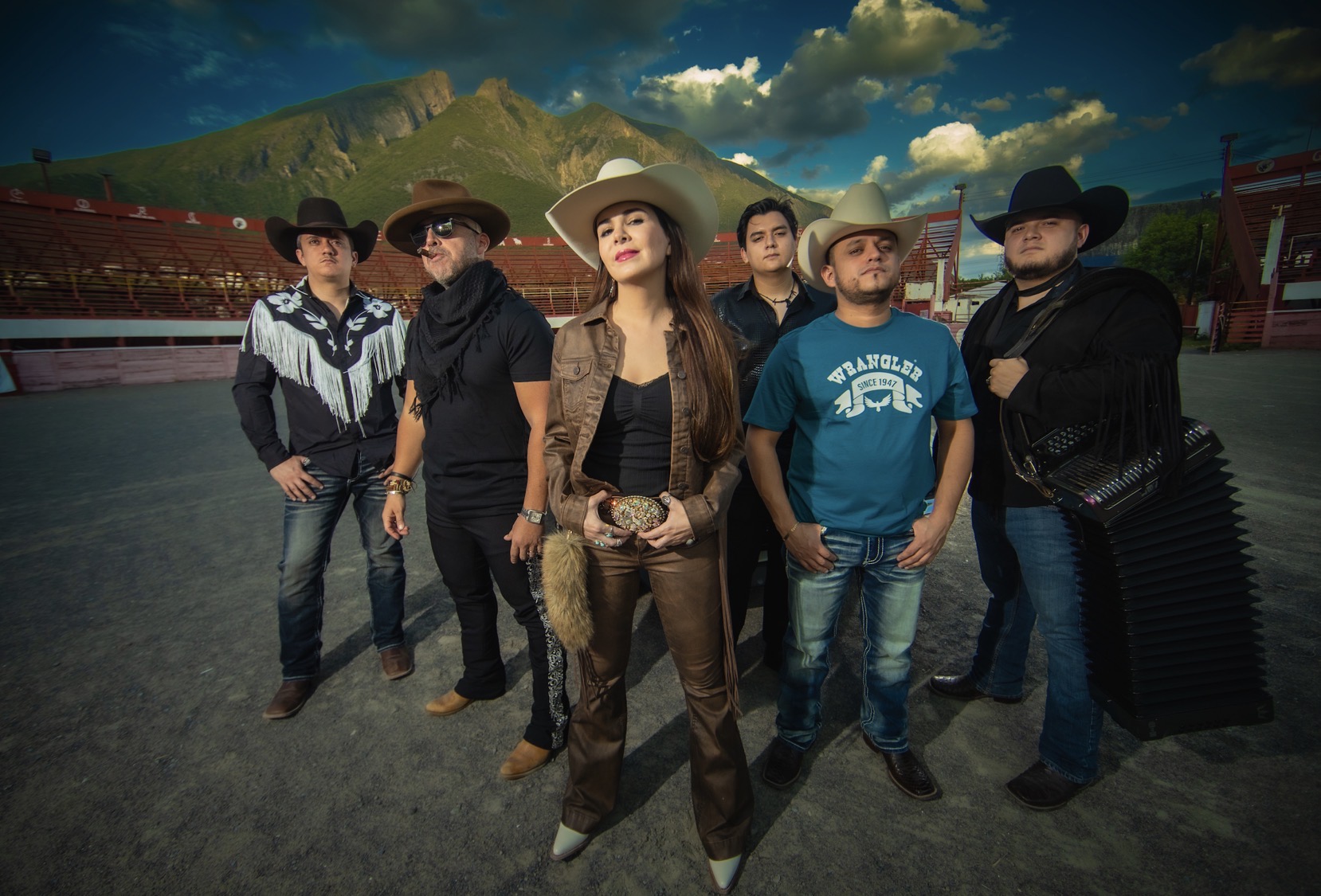 Laura Denisse y Los Brillantes image 1