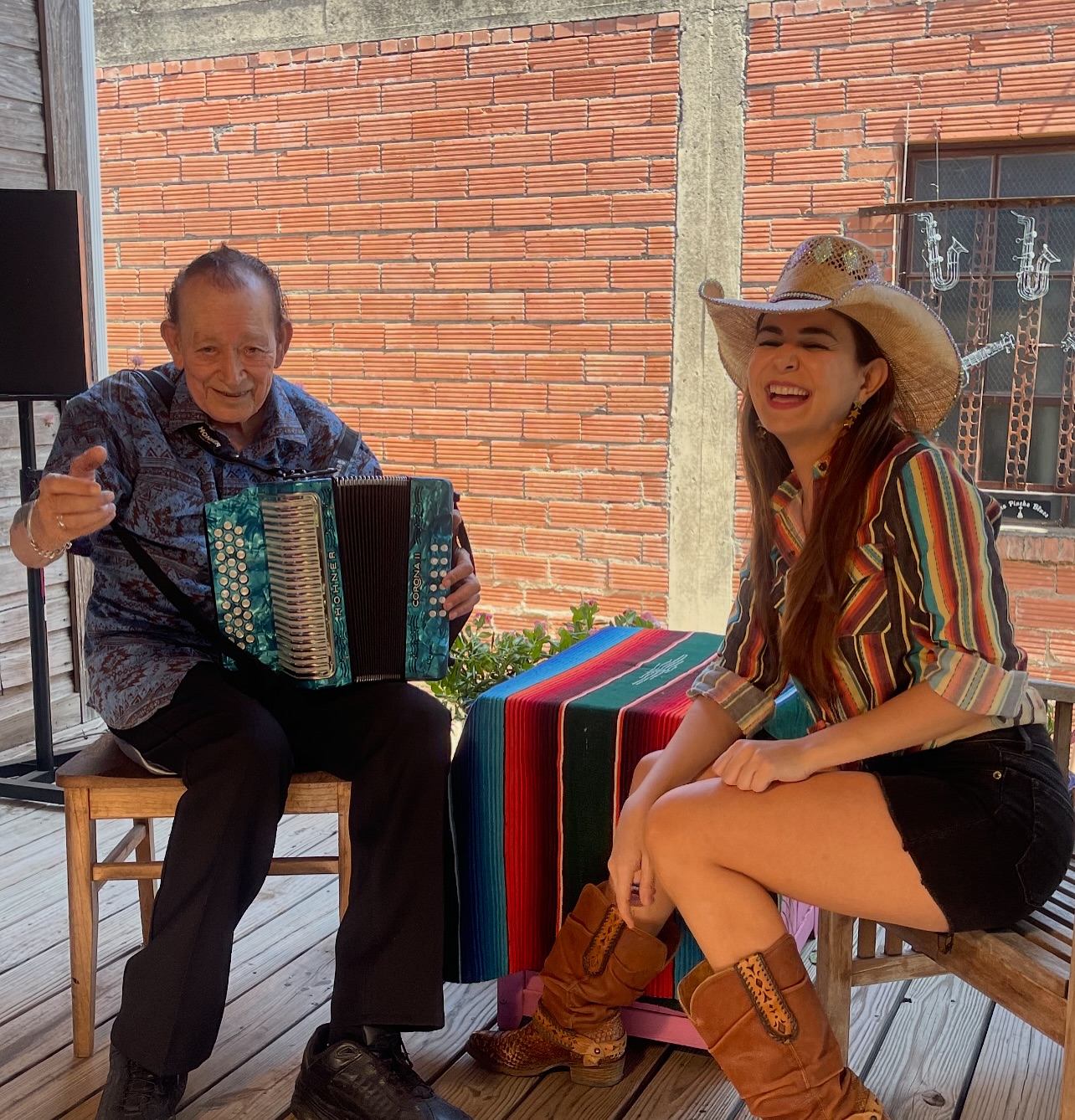 Laura Denisse y Los Brillantes image 2